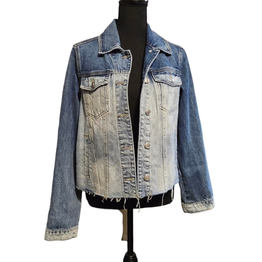 A Loves A 2 Tone Ombre' Dark Light Wash Raw Frayed Hem  Button Up Denim Jacket M